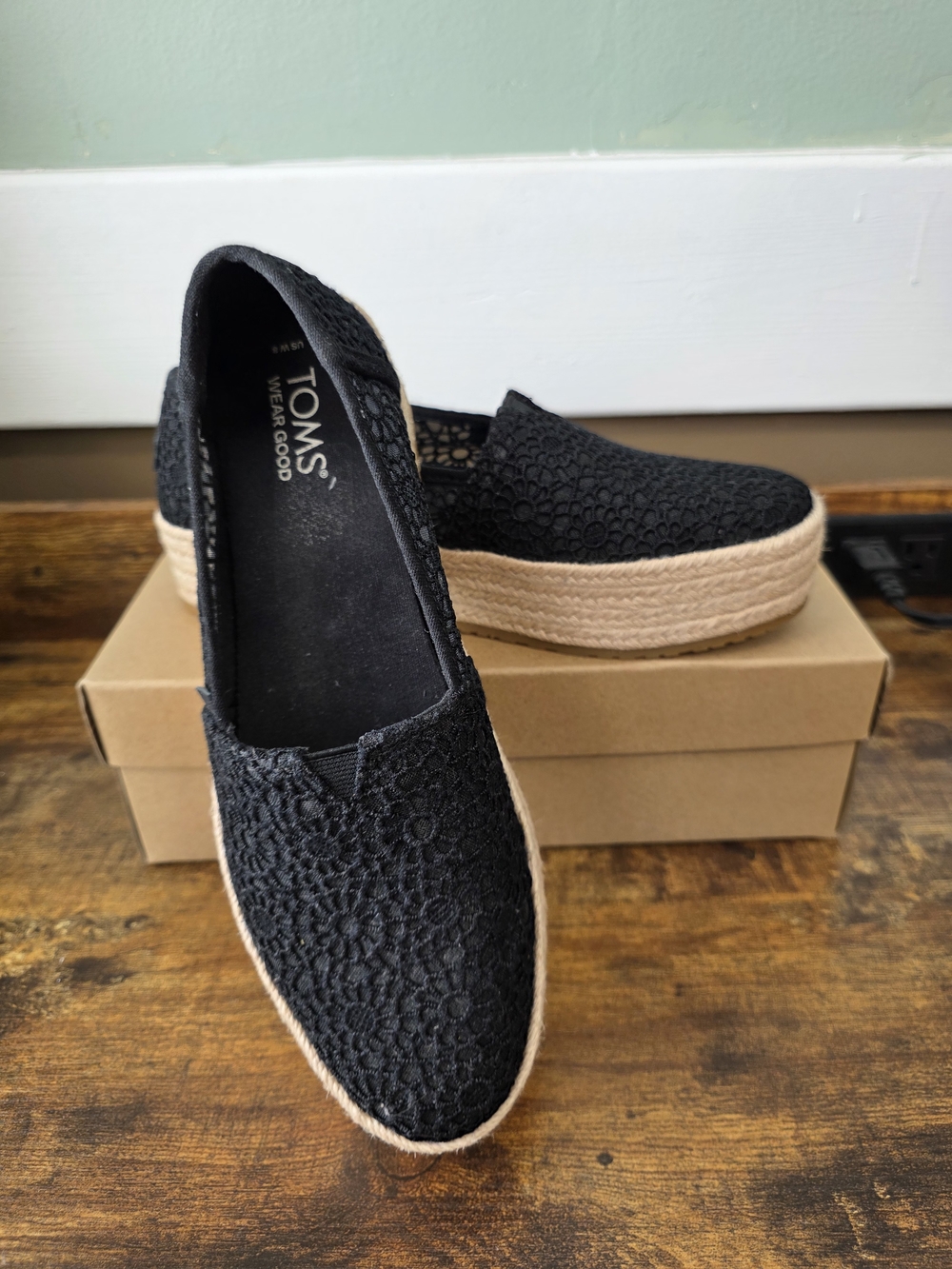 TOMS Women's Black Espadrille Platform Slip-On Sz 8